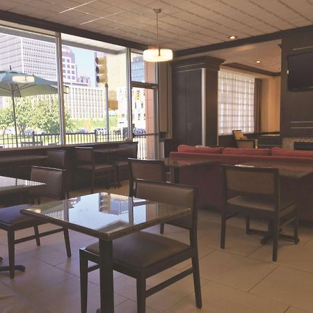 La Quinta Inn & Suites By Wyndham Indianapolis Downtown Exteriör bild