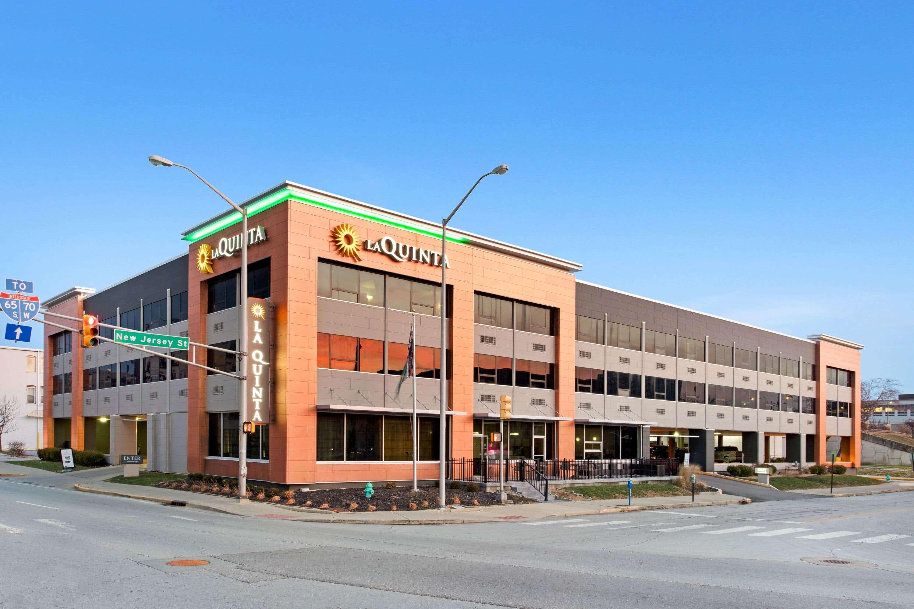 La Quinta Inn & Suites By Wyndham Indianapolis Downtown Exteriör bild