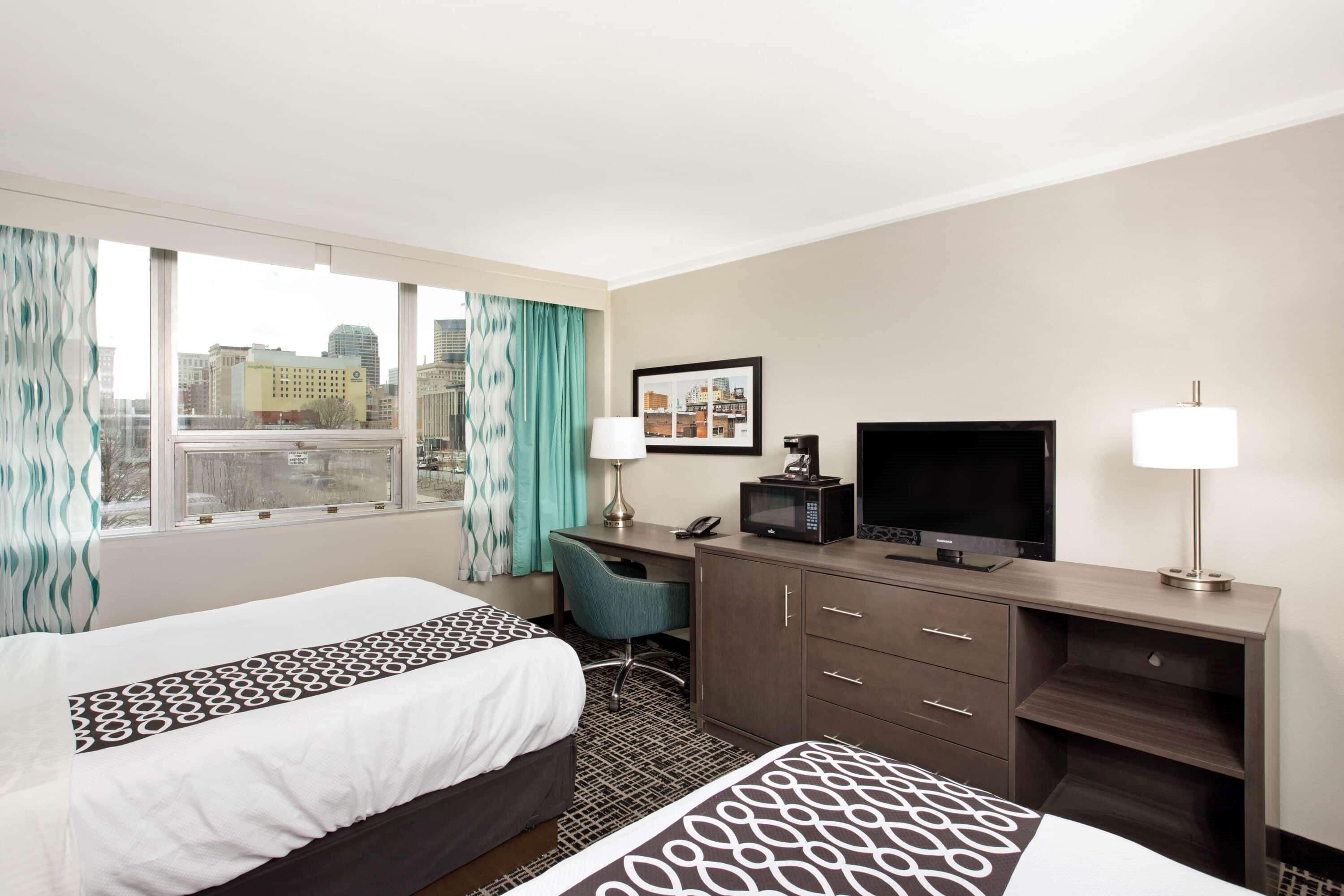 La Quinta Inn & Suites By Wyndham Indianapolis Downtown Exteriör bild
