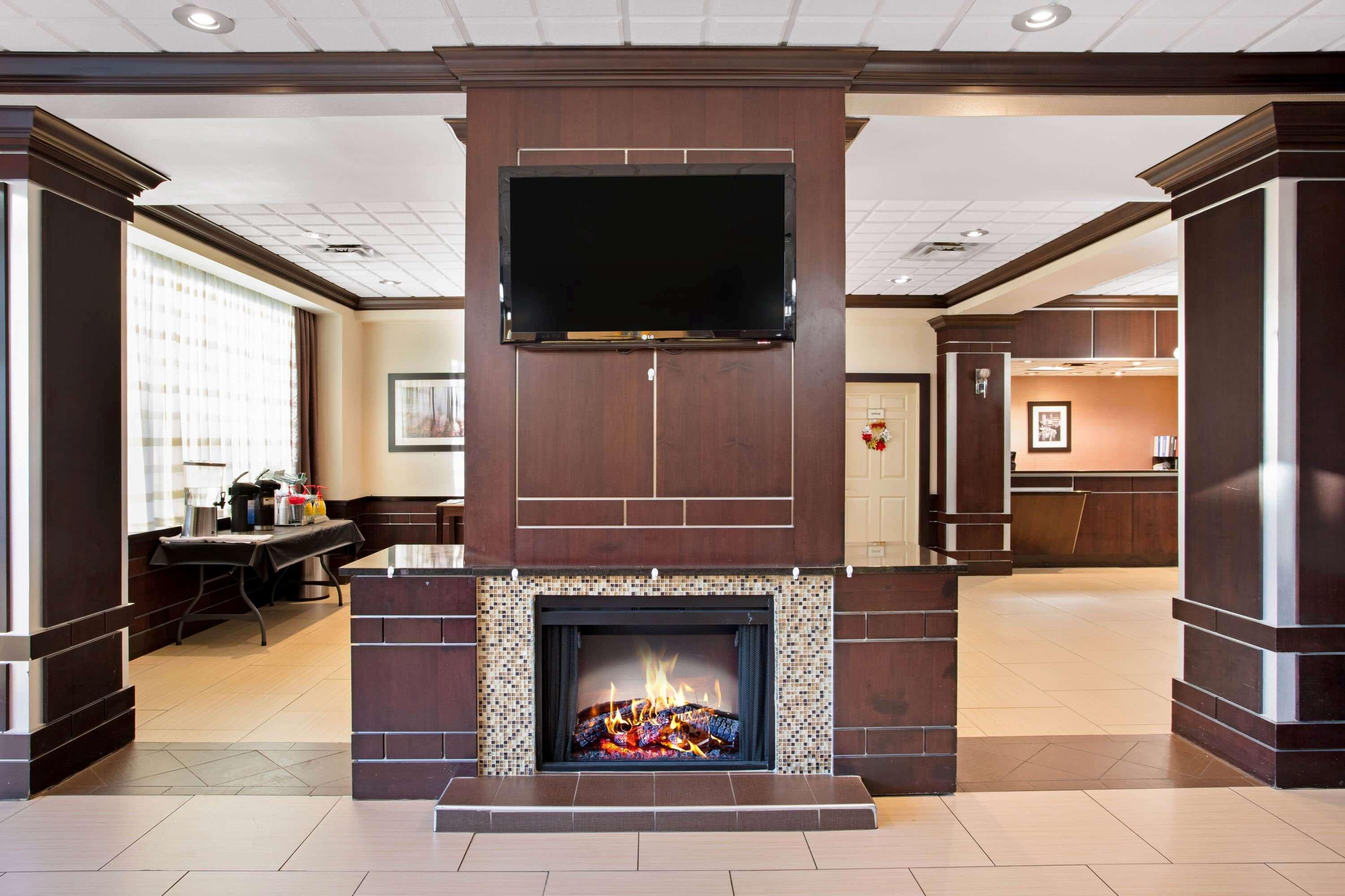 La Quinta Inn & Suites By Wyndham Indianapolis Downtown Exteriör bild