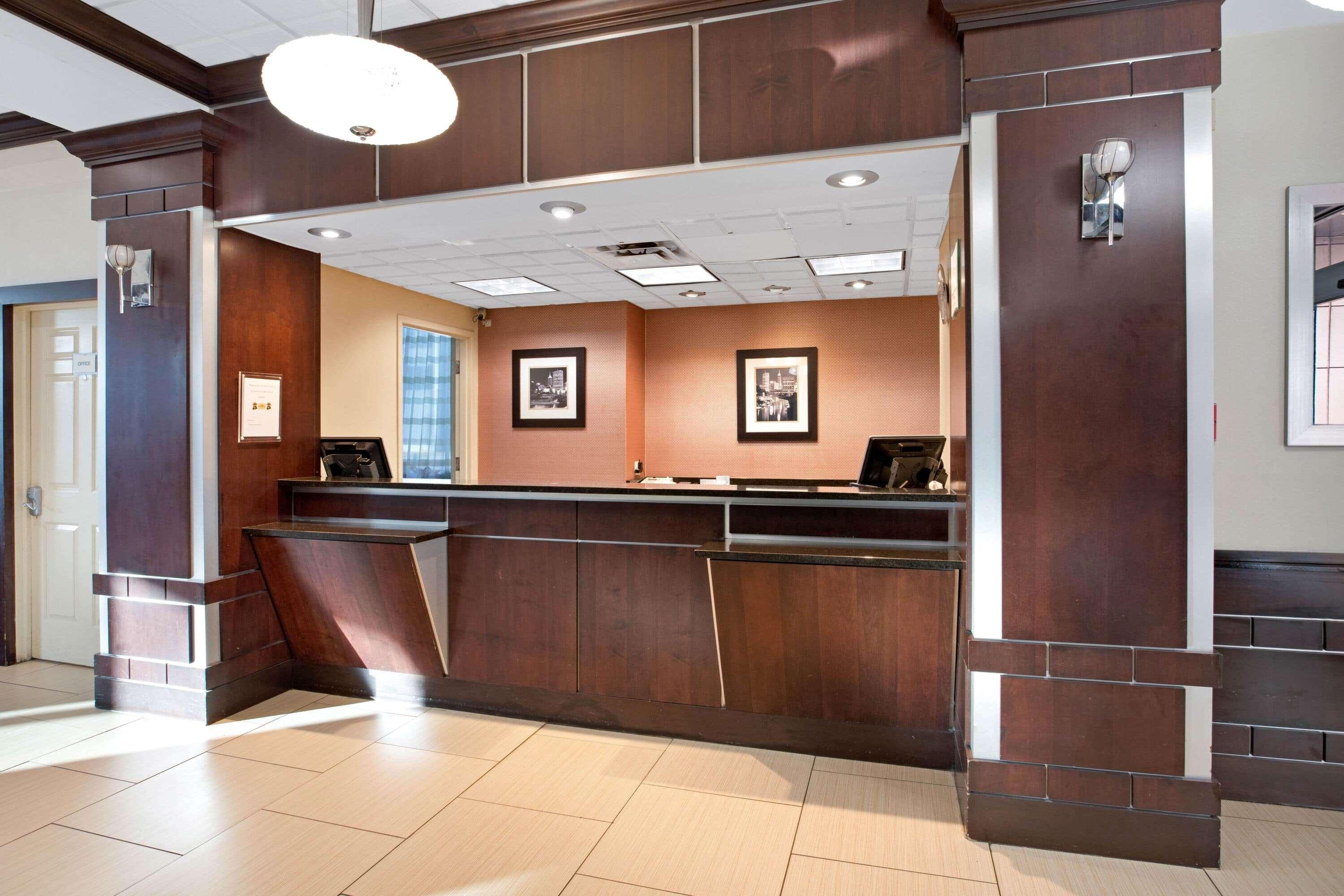 La Quinta Inn & Suites By Wyndham Indianapolis Downtown Exteriör bild