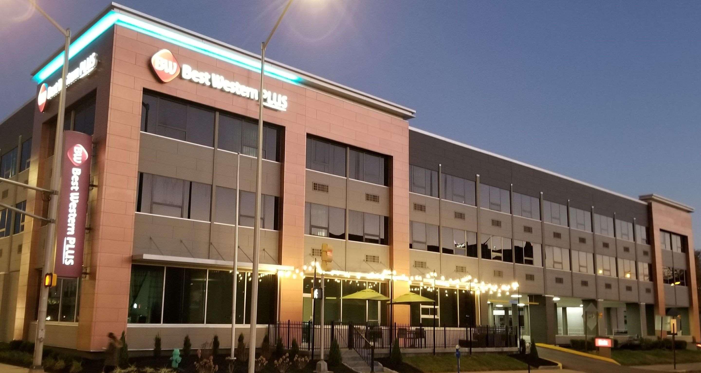 La Quinta Inn & Suites By Wyndham Indianapolis Downtown Exteriör bild