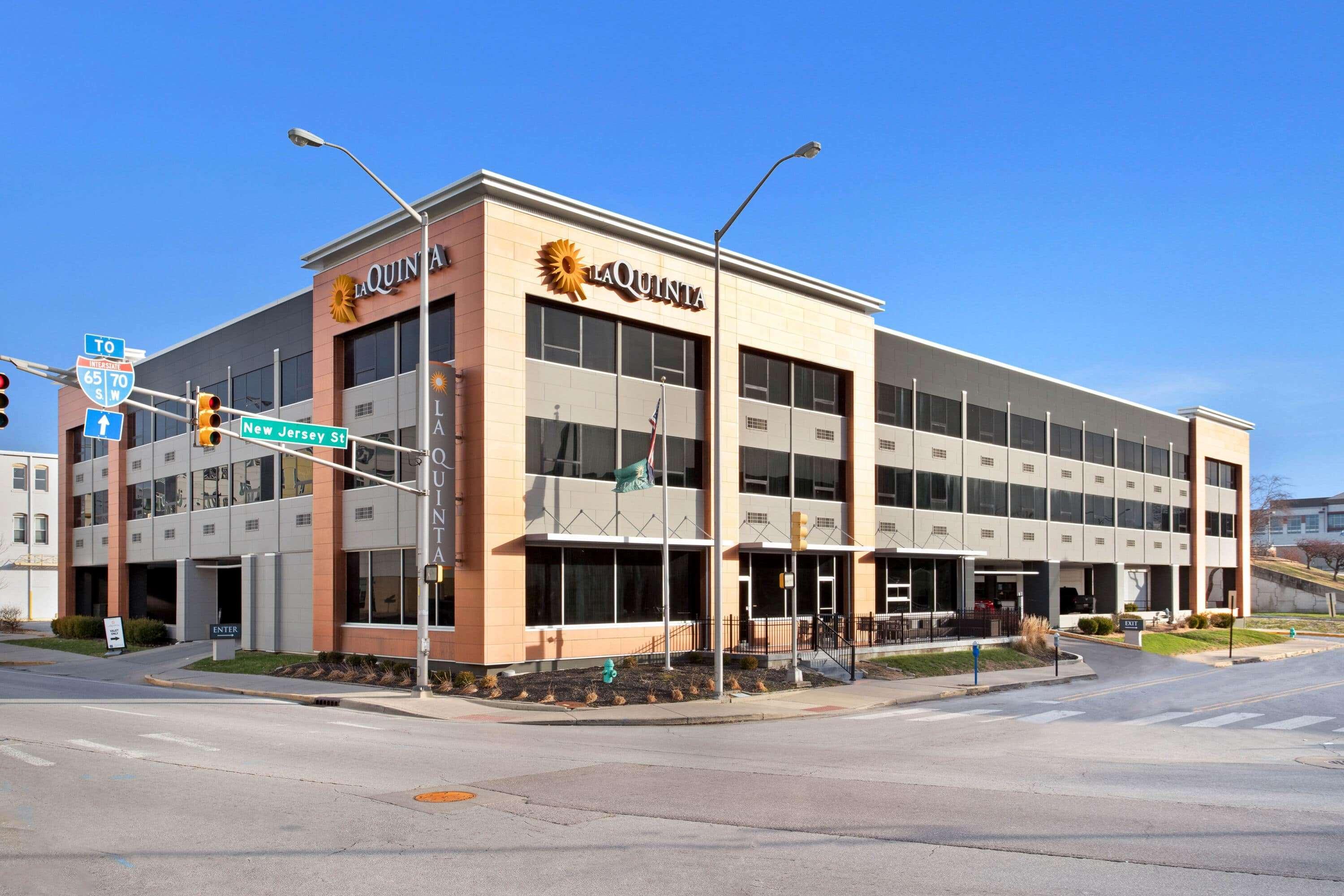 La Quinta Inn & Suites By Wyndham Indianapolis Downtown Exteriör bild