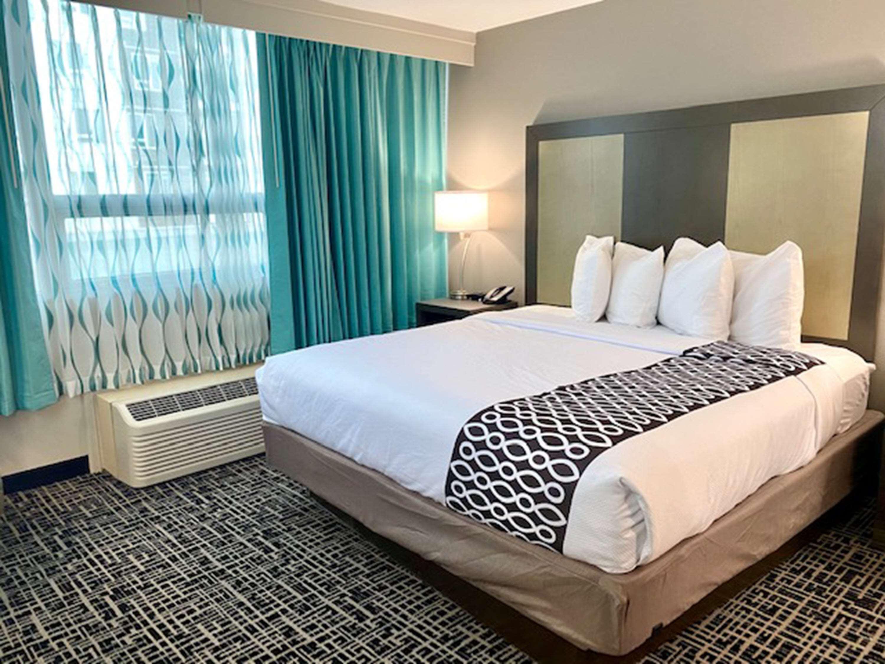 La Quinta Inn & Suites By Wyndham Indianapolis Downtown Exteriör bild
