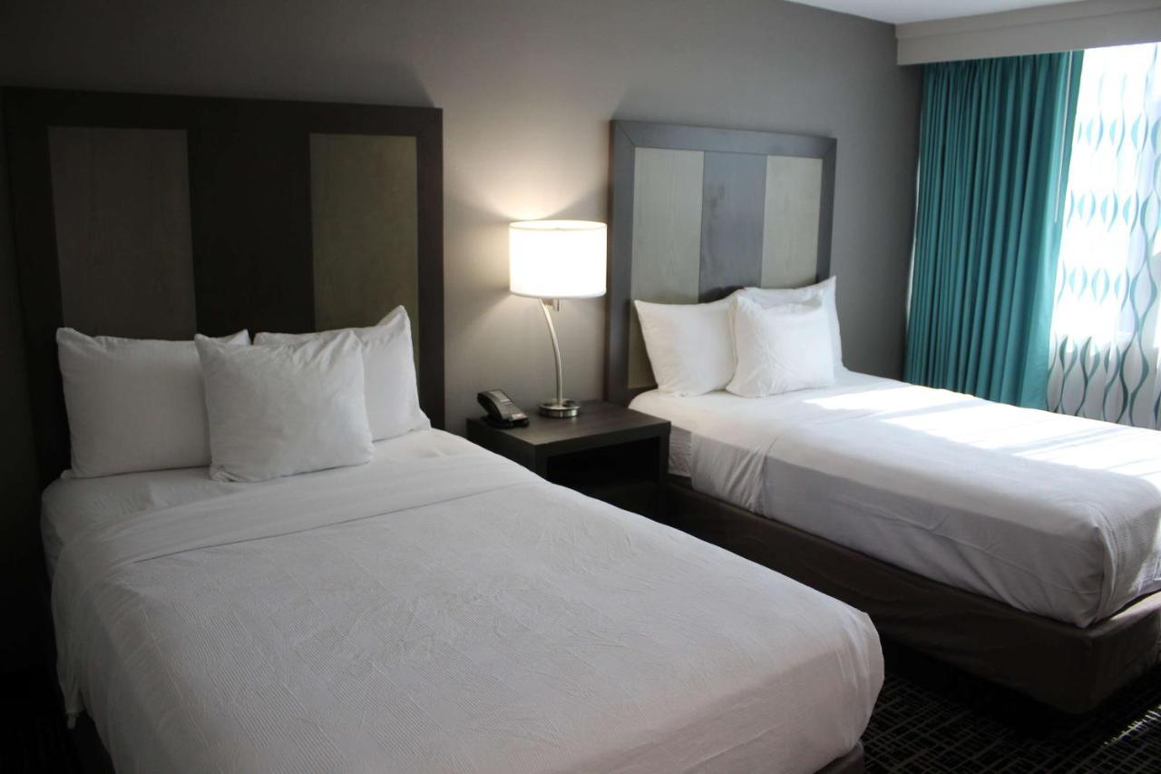 La Quinta Inn & Suites By Wyndham Indianapolis Downtown Exteriör bild
