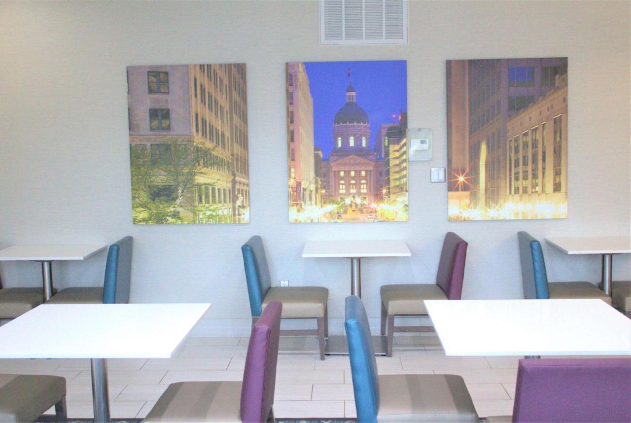 La Quinta Inn & Suites By Wyndham Indianapolis Downtown Exteriör bild