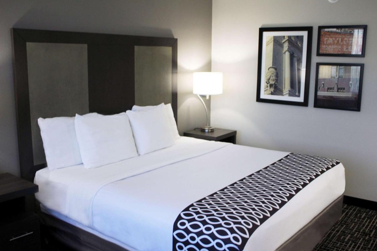 La Quinta Inn & Suites By Wyndham Indianapolis Downtown Exteriör bild