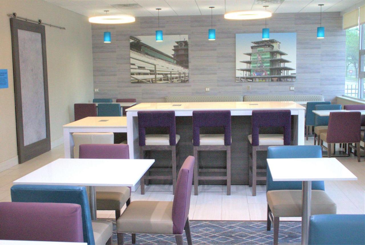 La Quinta Inn & Suites By Wyndham Indianapolis Downtown Exteriör bild