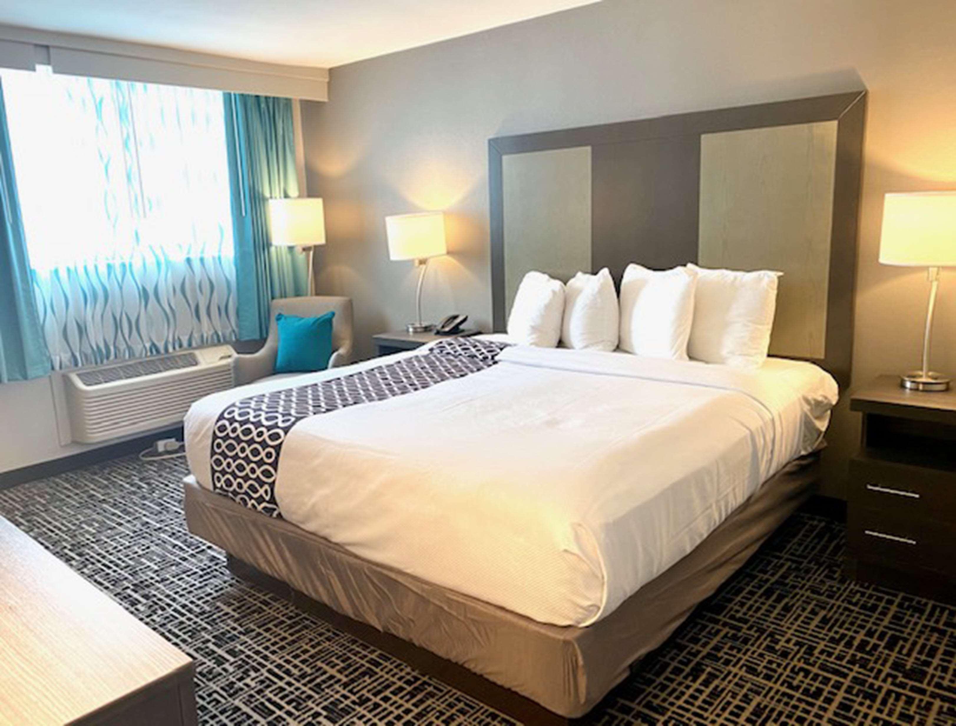 La Quinta Inn & Suites By Wyndham Indianapolis Downtown Exteriör bild