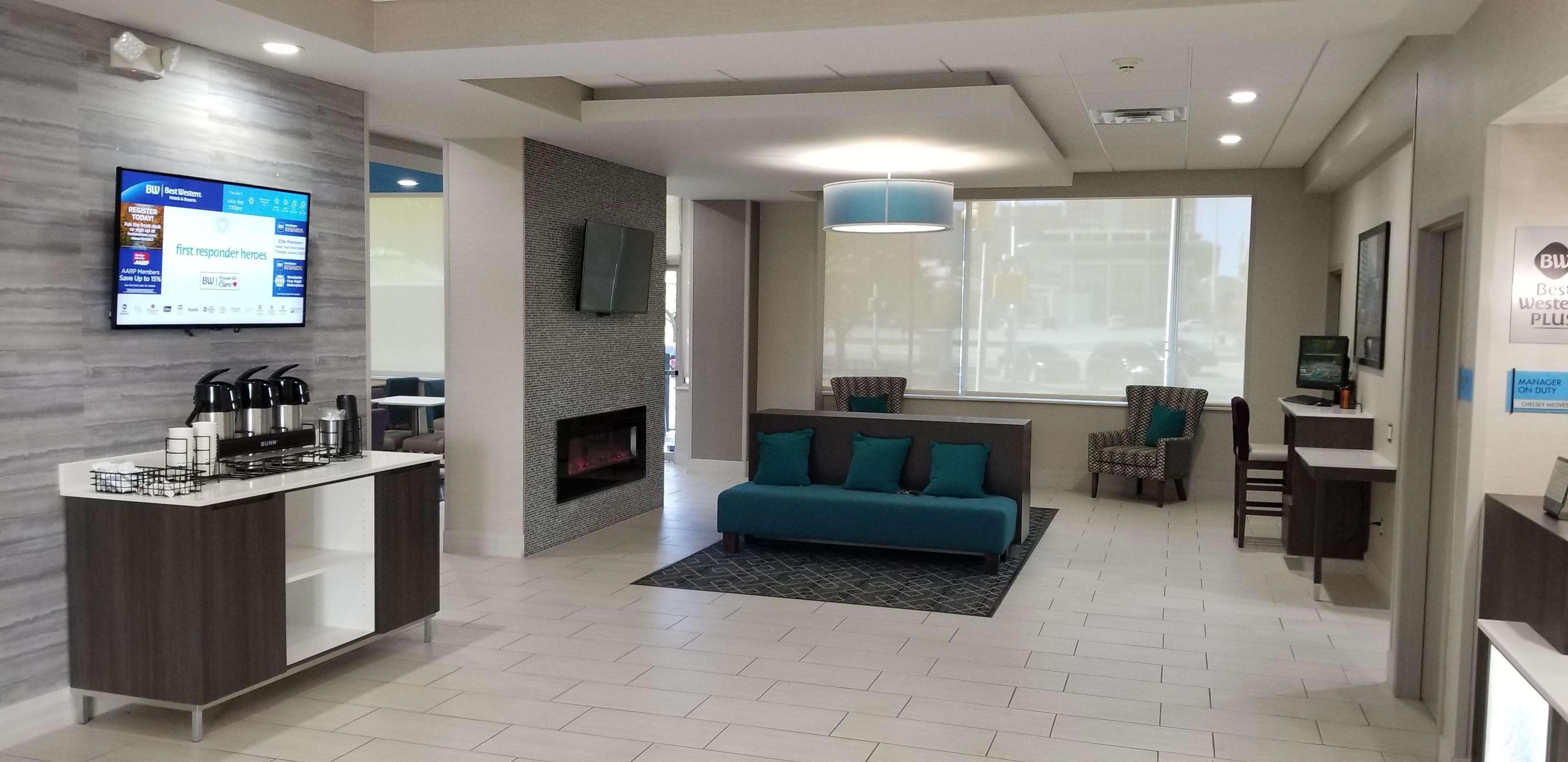 La Quinta Inn & Suites By Wyndham Indianapolis Downtown Exteriör bild
