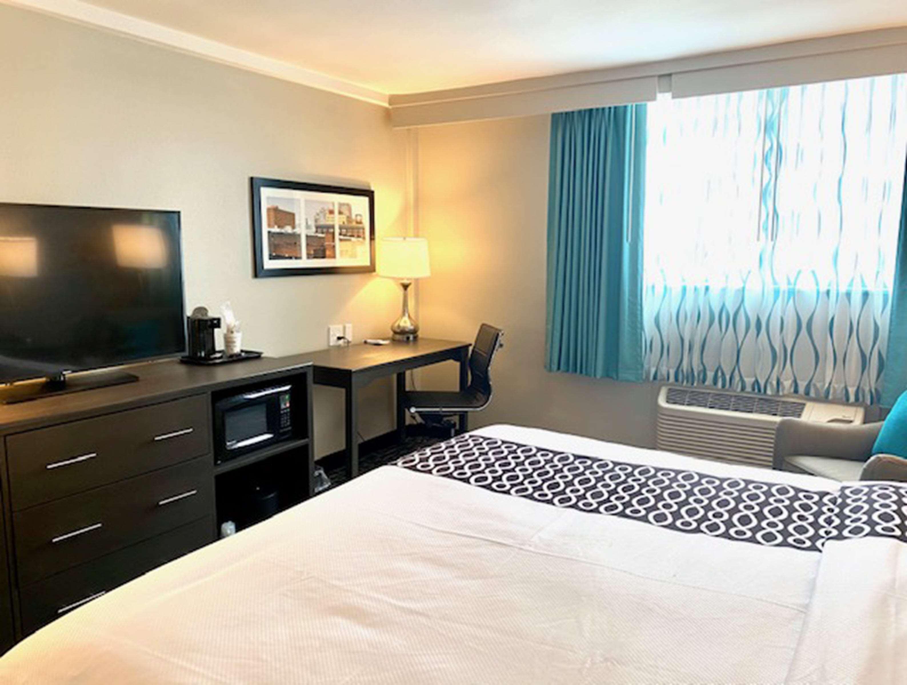 La Quinta Inn & Suites By Wyndham Indianapolis Downtown Exteriör bild
