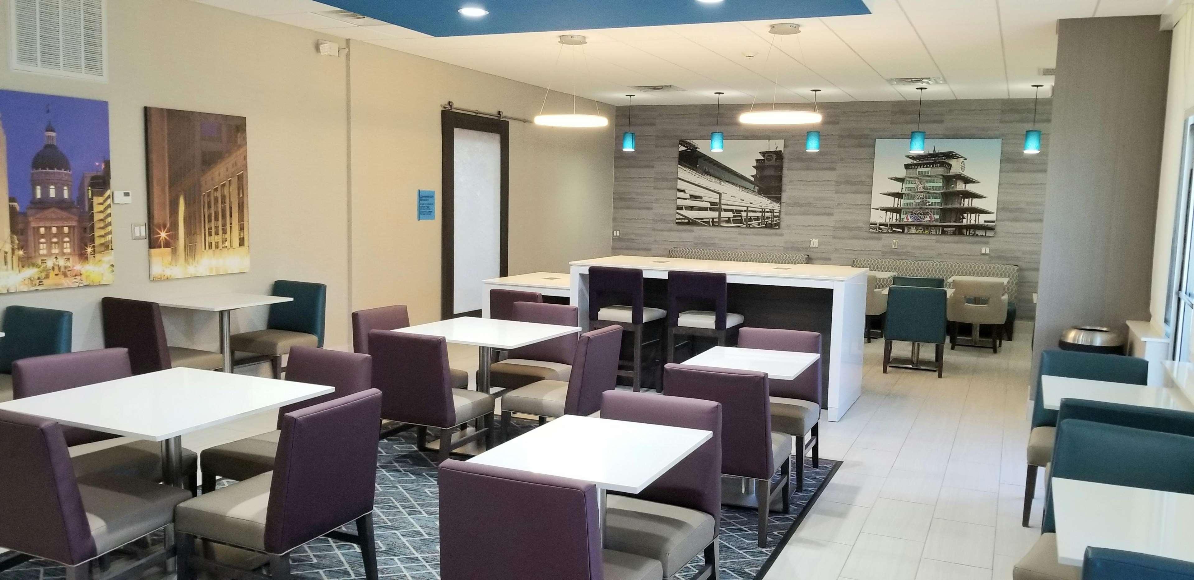 La Quinta Inn & Suites By Wyndham Indianapolis Downtown Exteriör bild
