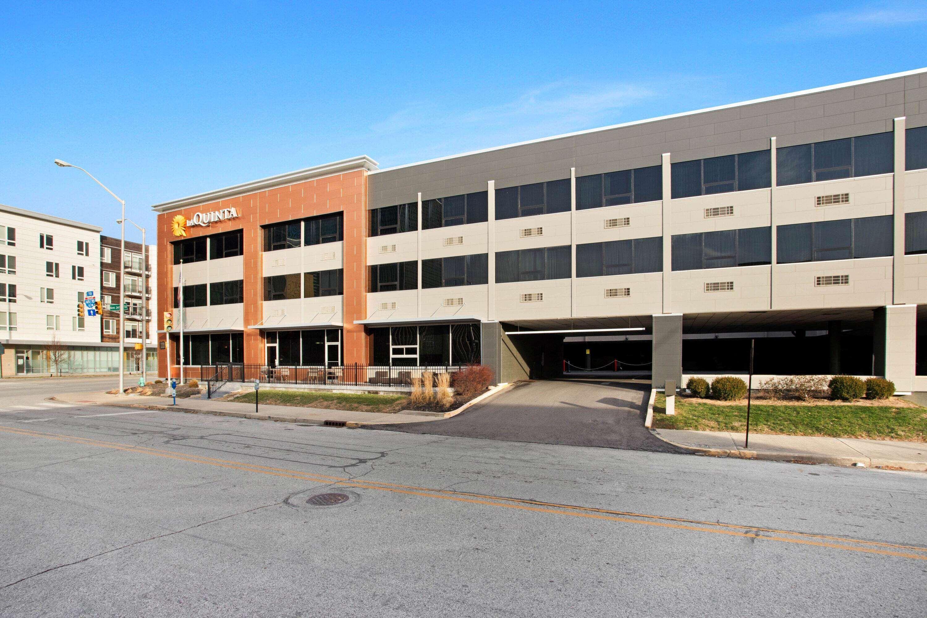 La Quinta Inn & Suites By Wyndham Indianapolis Downtown Exteriör bild