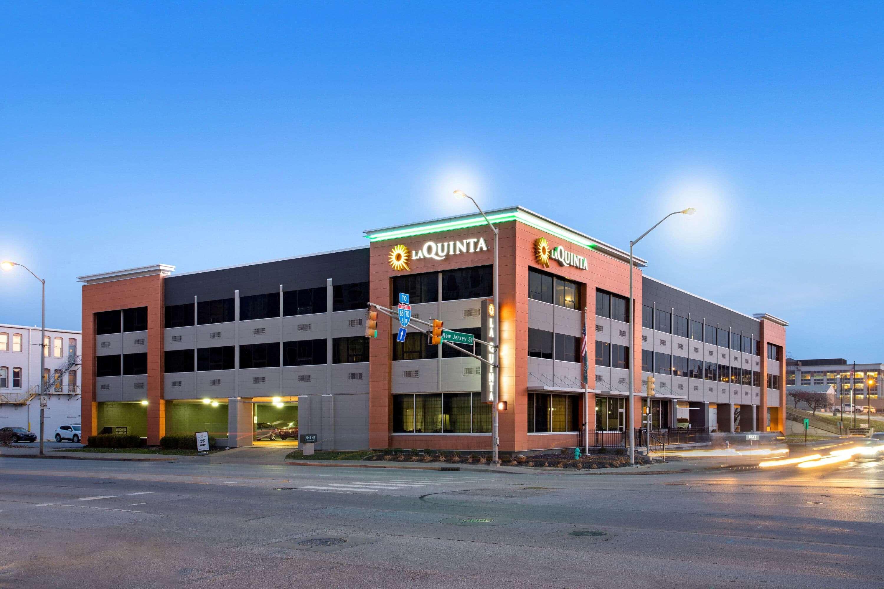 La Quinta Inn & Suites By Wyndham Indianapolis Downtown Exteriör bild