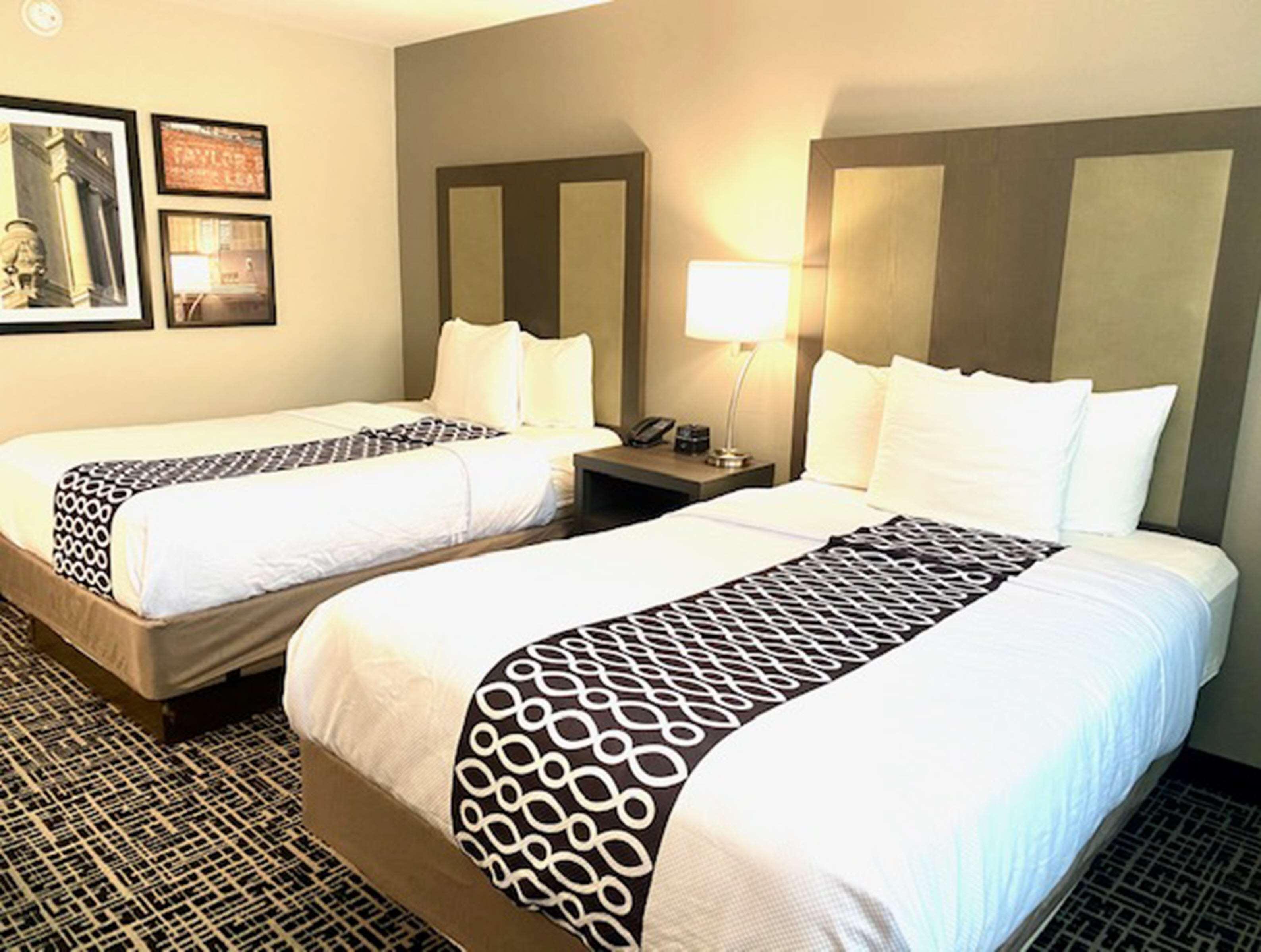La Quinta Inn & Suites By Wyndham Indianapolis Downtown Exteriör bild