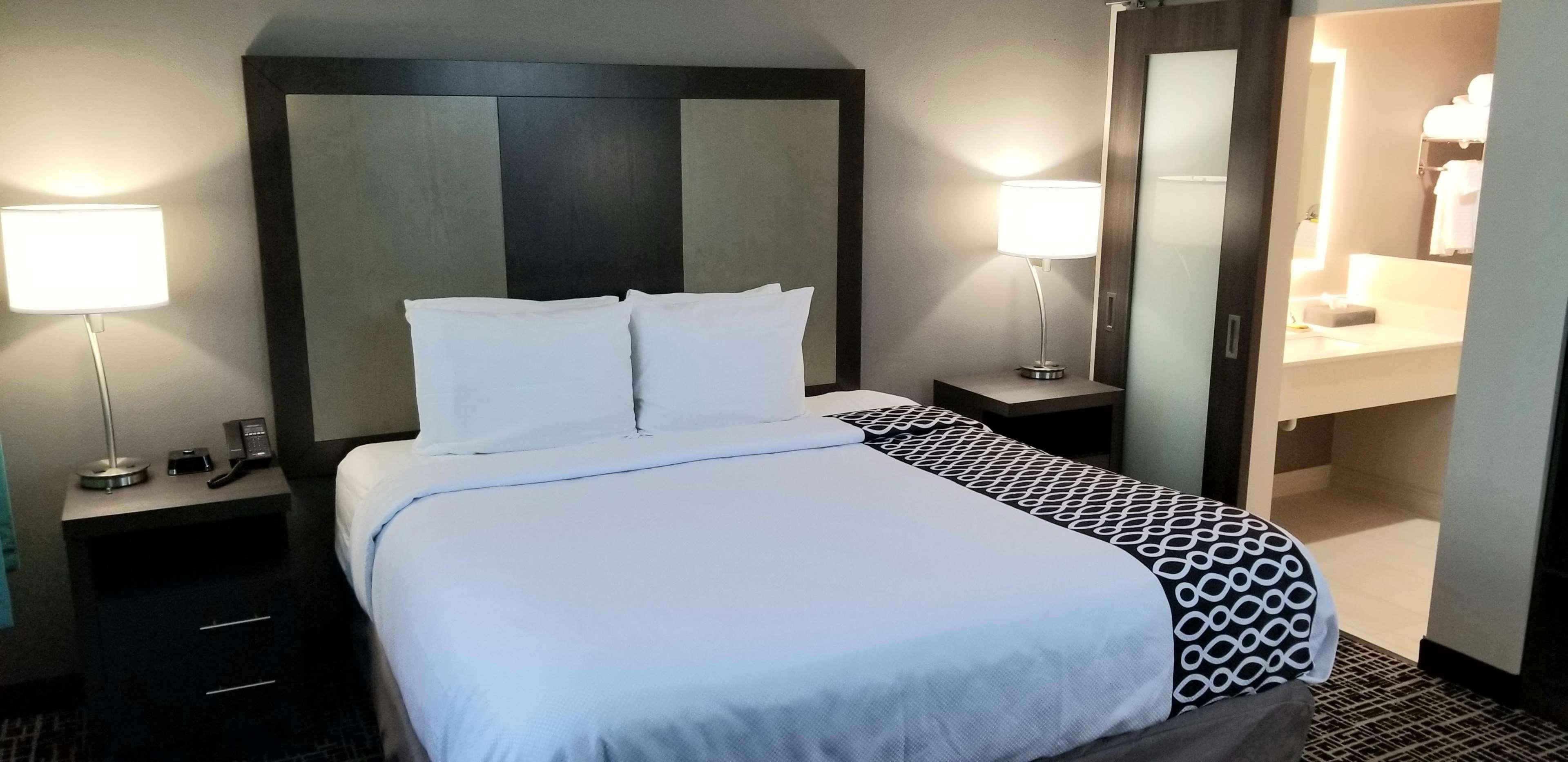La Quinta Inn & Suites By Wyndham Indianapolis Downtown Exteriör bild