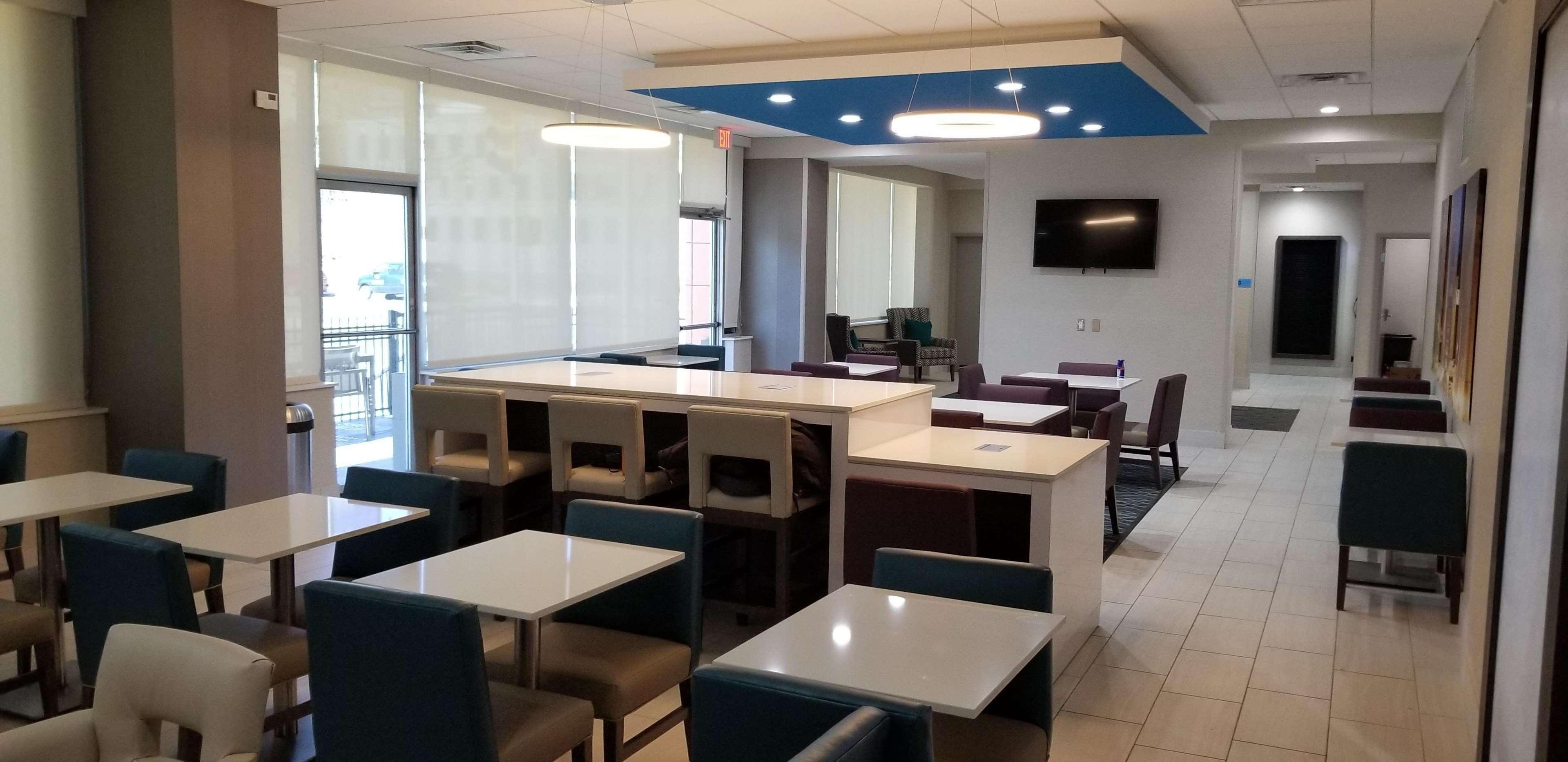 La Quinta Inn & Suites By Wyndham Indianapolis Downtown Exteriör bild