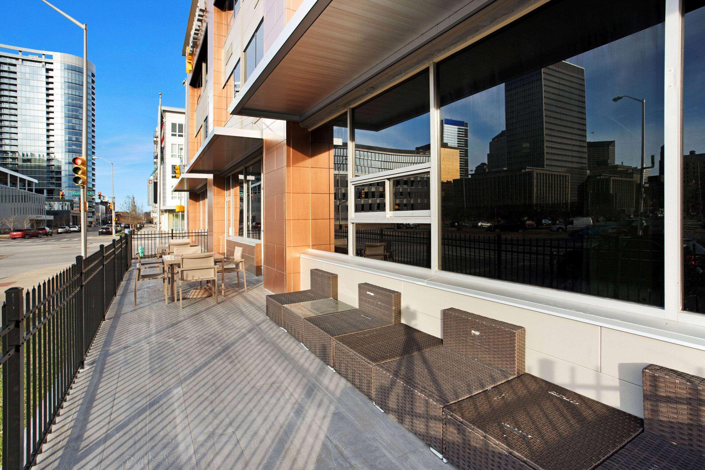 La Quinta Inn & Suites By Wyndham Indianapolis Downtown Exteriör bild