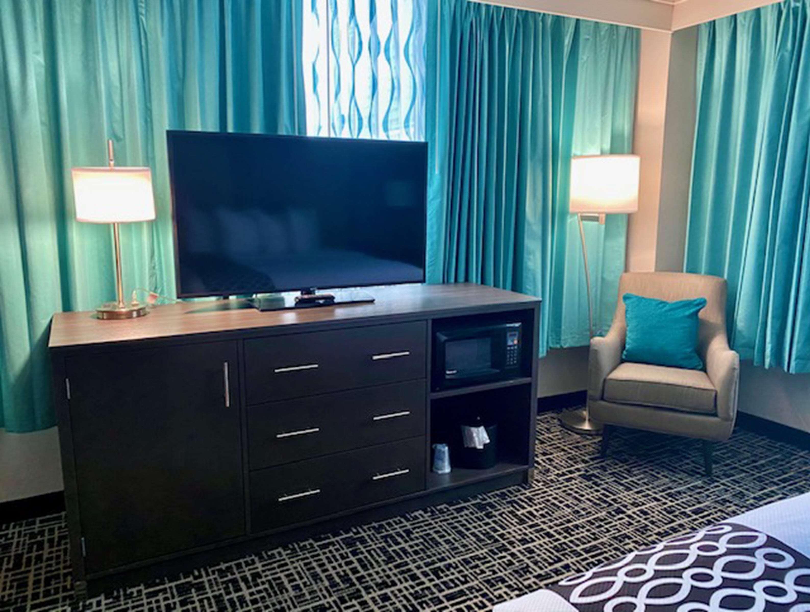 La Quinta Inn & Suites By Wyndham Indianapolis Downtown Exteriör bild
